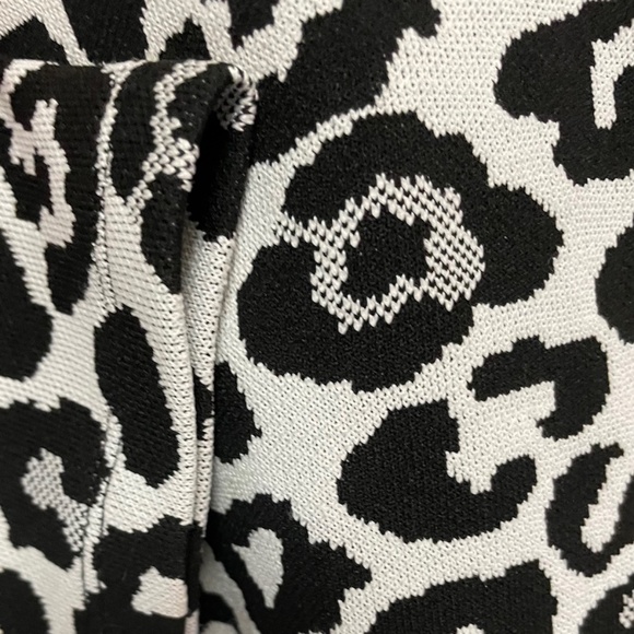 NEW  Marc New York  (Andrew Marc)  Leopard print in black+white sweater. M - Picture 4 of 12